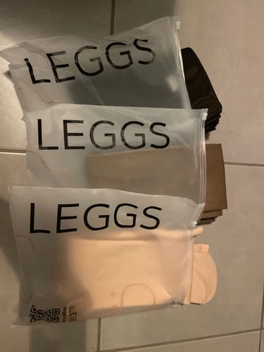 Trois collants polaires Leggs dans leur pochette, photo envoyée par une cliente